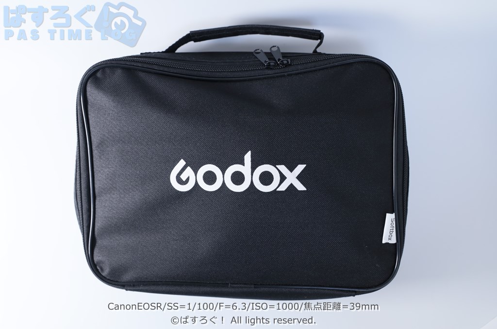 Godoxソフトボックスには専用のキャリングケースが付属します。